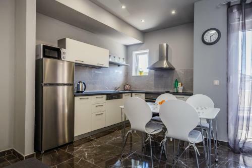 Cosy Apartment With Outdoor Pool, Close To Beachfront