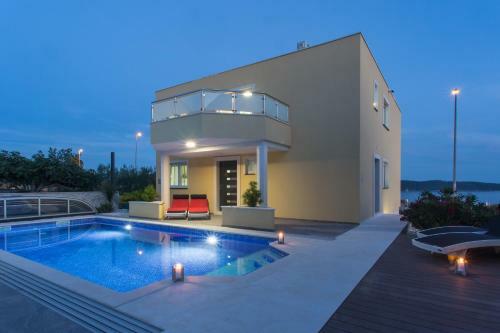 Villa Rocco Split - Luxury - Heated Salt Water Pool - Massage Jets