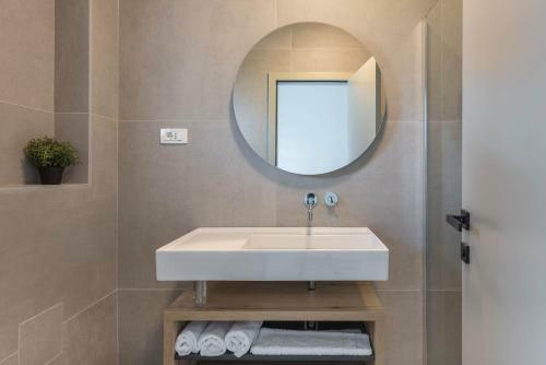 Villa Auni Grey - Heated Pool - Rooftop - Seaview - Beach