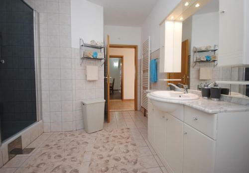 Spacious Apartment Antea