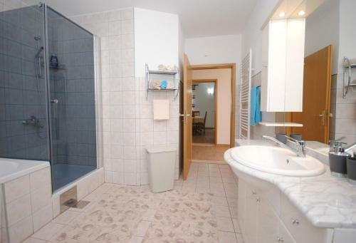 Spacious Apartment Antea