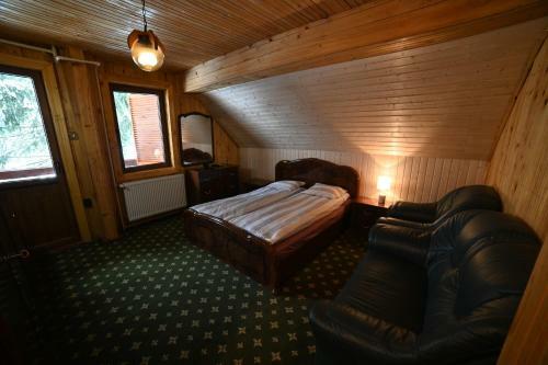 Cabana Satic Piatra Craiului La Doi Viermi