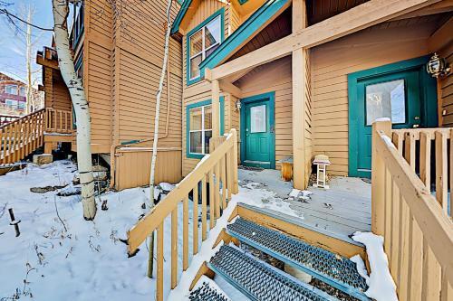Saddle Ridge Townhome 402