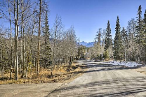 Silverthorne Escape With Hot Tub And Mtn Views!