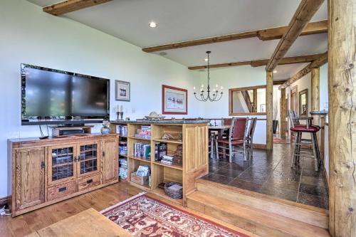 Upscale Ski-in And Ski-out Escape With Deck And Grill