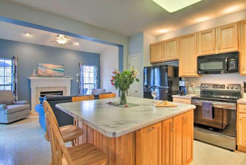 Spacious Millville Townhome About 3 Mi To Beach!