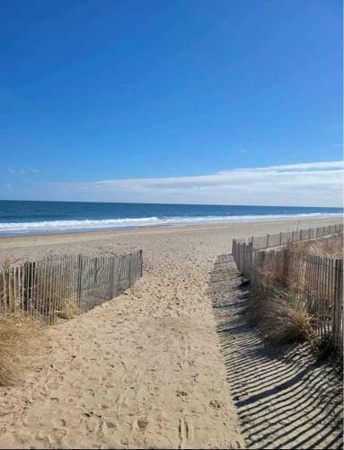 Spacious Millville Townhome About 3 Mi To Beach!