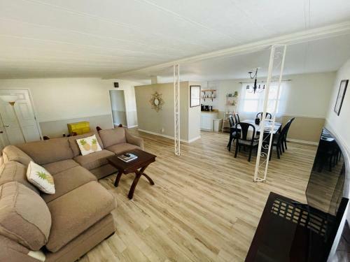 Pet Friendly 3 Bedroom Single Family House