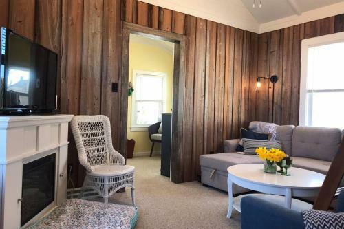 Cottage By The Sea Steps To Downtown Rehoboth!