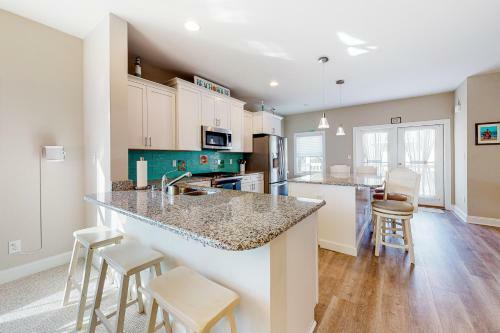 Sandy Cove -- 37742 Sagers #1401