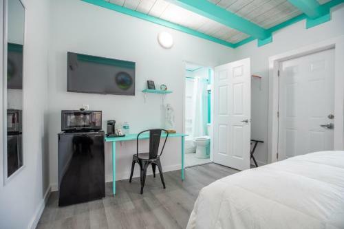Hotel Salt Air Inn & Suites