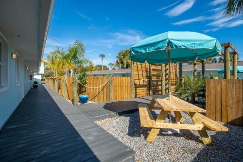 Hotel Salt Air Inn & Suites