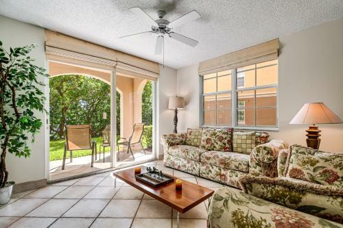 Luxury Aventura Condo By The Water!