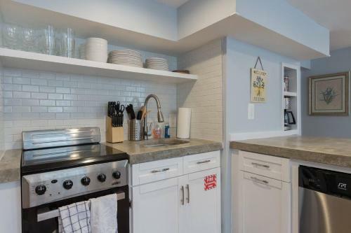 Luxury 2 Bedroom Apartment W/ Free Parking