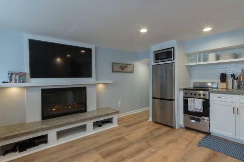 Luxury 2 Bedroom Apartment W/ Free Parking