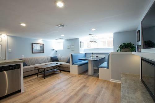 Luxury 2 Bedroom Apartment W/ Free Parking