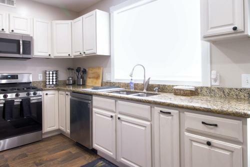 The Gray House By Gallaudet 4 Br