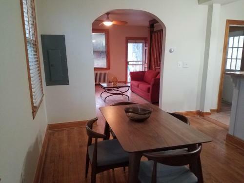 4br 2 Full Bath Sleeps 10 Large Yard 2 Cars