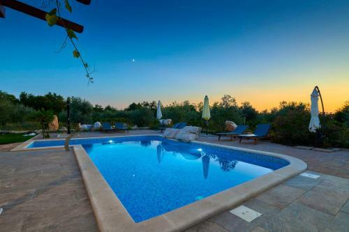 Villa Relax House Surrounded By Olives And Vineyard