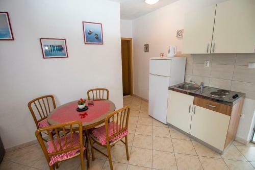 Apartments Pivac - Lokva Rogoznica