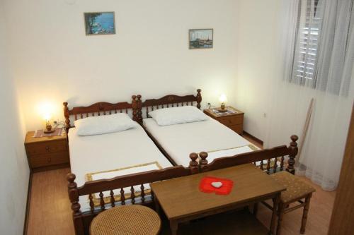 Apartments By The Sea Basina, Hvar - 4620