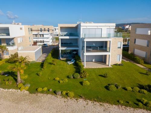 Unique Luxury Designers Apartment Right Next To The Beach