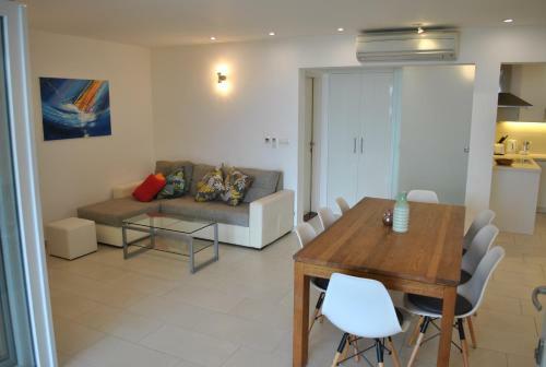 Direct Seafront Villa