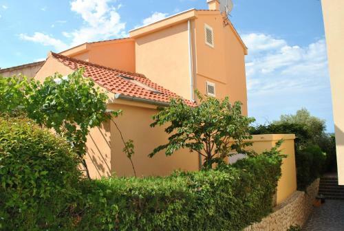 Direct Seafront Villa