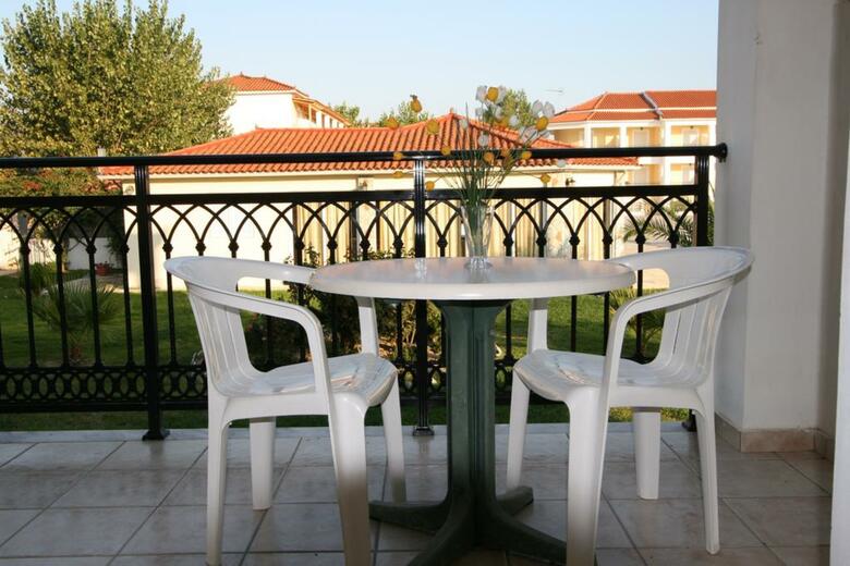 Village Inn Studios & Family Apartments