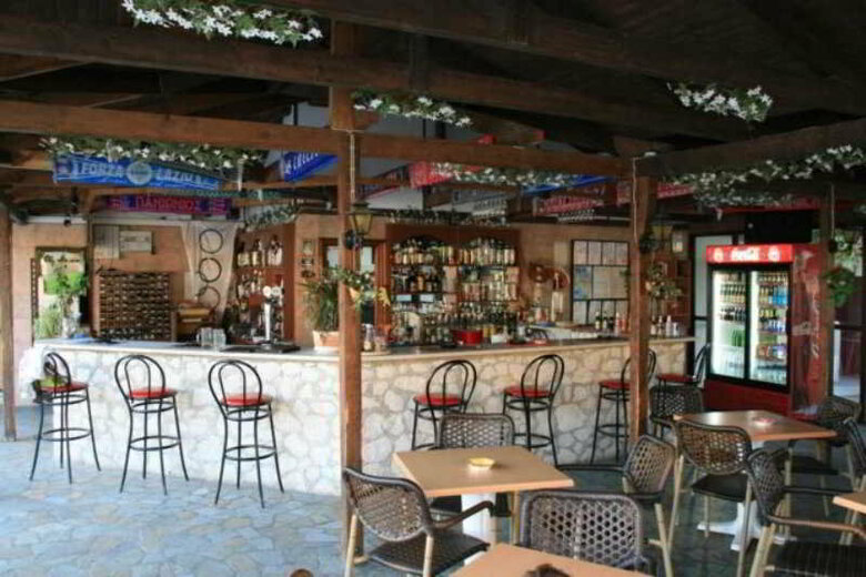 Village Inn Studios & Family Apartments