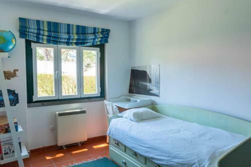 Sintra ? Banz�o House With Swimming Pool