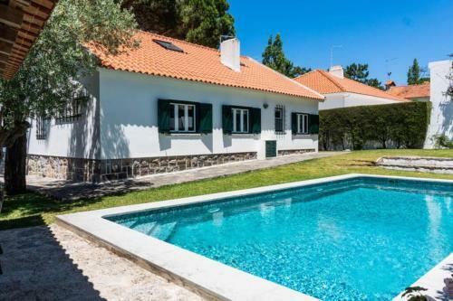 Sintra ? Banz�o House With Swimming Pool