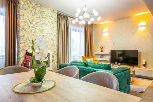 Kron Luxury 2 Bedroom Apartment In Silver Mountain