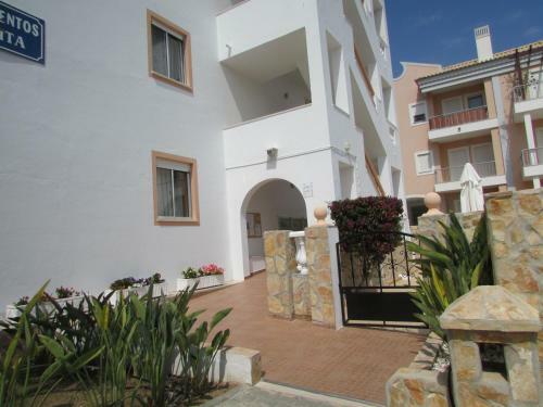 Apartamento T1 (2-4 Per.)com Piscina, Perto Da Praia