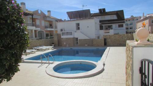 Apartamento T1 (2-4 Per.)com Piscina, Perto Da Praia
