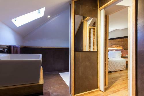 Bed & Breakfast Feel At Home Guest House