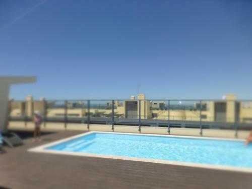 Algarve, T2 Apartment With Pool In Olh�o