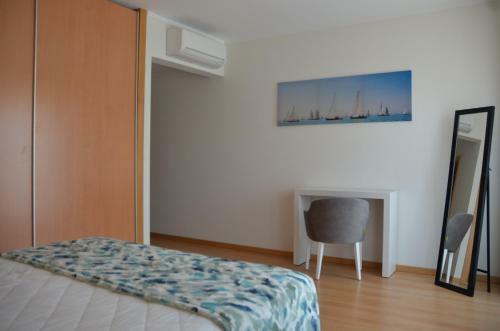 Algarve, T2 Apartment With Pool In Olh�o