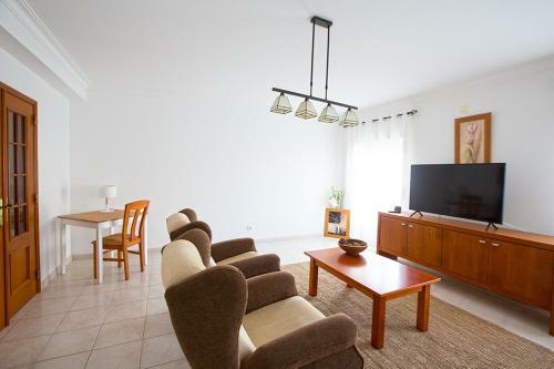Waters House - Feel At Home Ir Our Sea