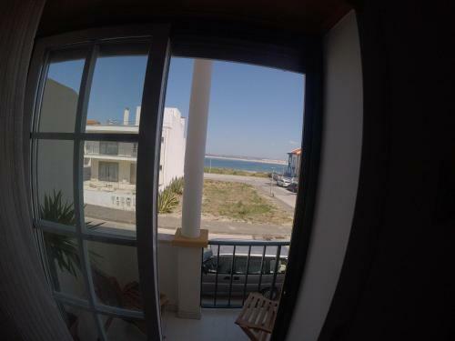 Hostal Peniche Surf Lodge 2