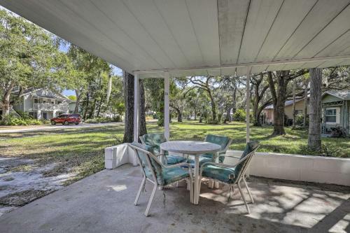 Cozy Crystal Beach Cottage Walk To Shoreline