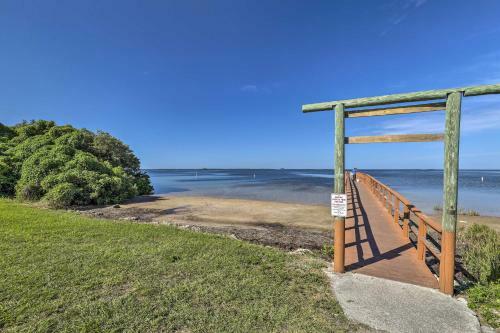 Cozy Crystal Beach Cottage Walk To Shoreline