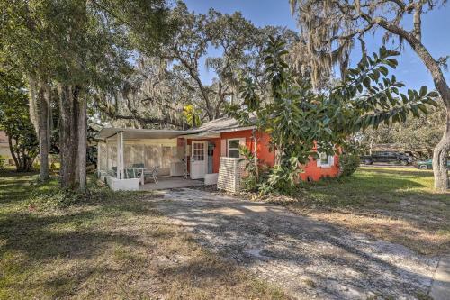 Cozy Crystal Beach Cottage Walk To Shoreline