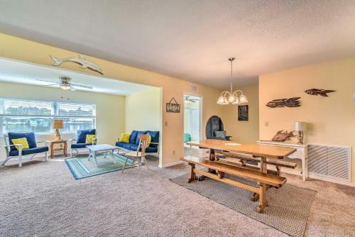 Vivid Crystal River Home With Screened-in Porch