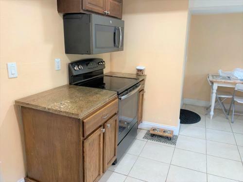 Central Location - Delray Downtown And Only 1 Mile To Beach