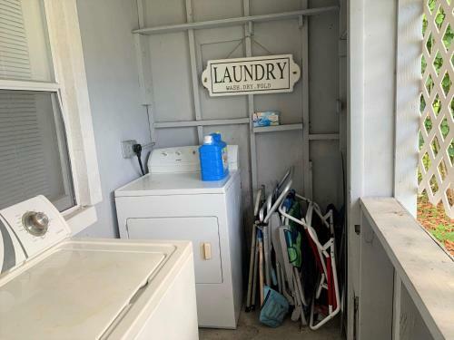 Central Location - Delray Downtown And Only 1 Mile To Beach