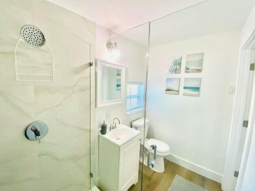 New! The Cutest Tiny Home W/ Pool. Couples Retreat