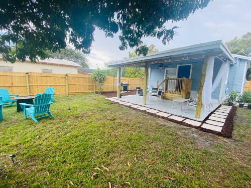 2-3bed/1b Cottage* Great Location, Private Yard, Parking