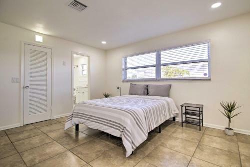 Deerfield Beach Home Near Golfing And Shopping!
