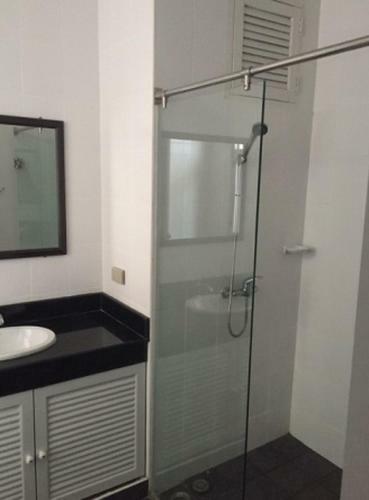 Apartamento Samsen Suites/ 2 Br Suites For Less